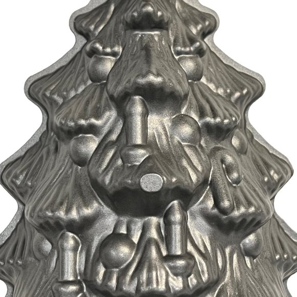 11" Nordic Ware Christmas Tree Bundt Cake Pan Mold 4 Cups Cast Aluminum USA - Picture 9 of 11